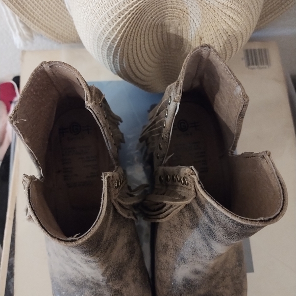 CIRCLE G WOMEN'S BROWN STUDDED FRINGE BOOTIES - Picture 4 of 5